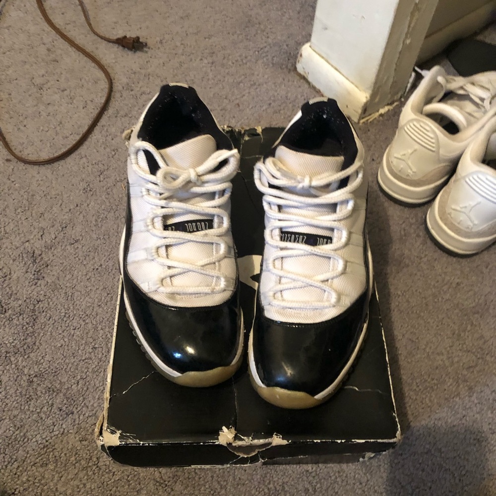 Air Jordan concord low